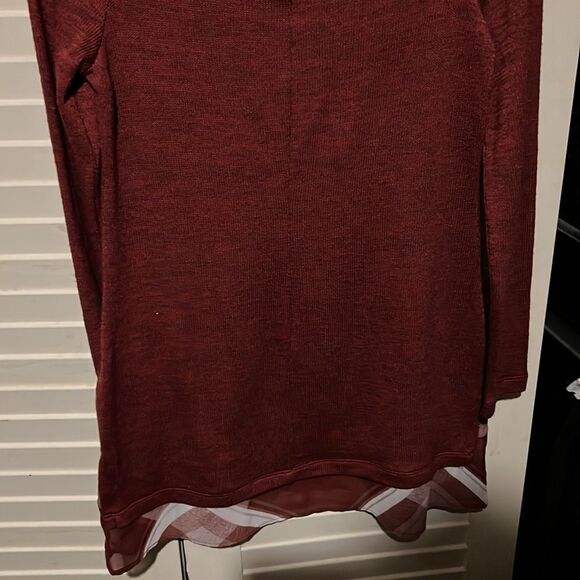 Princess Vera Wang size small longer length sweater with layered detail - Picture 5 of 7